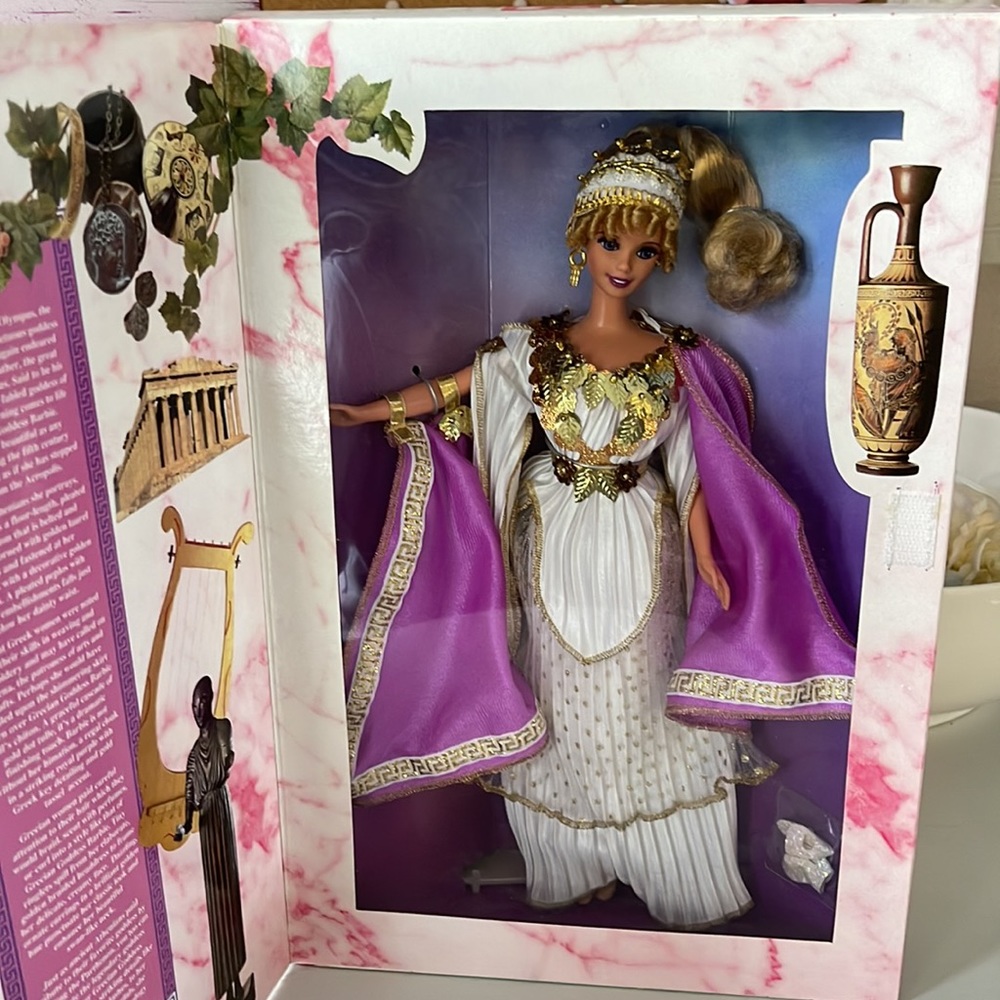 Collector Barbie - Picture 2 of 4
